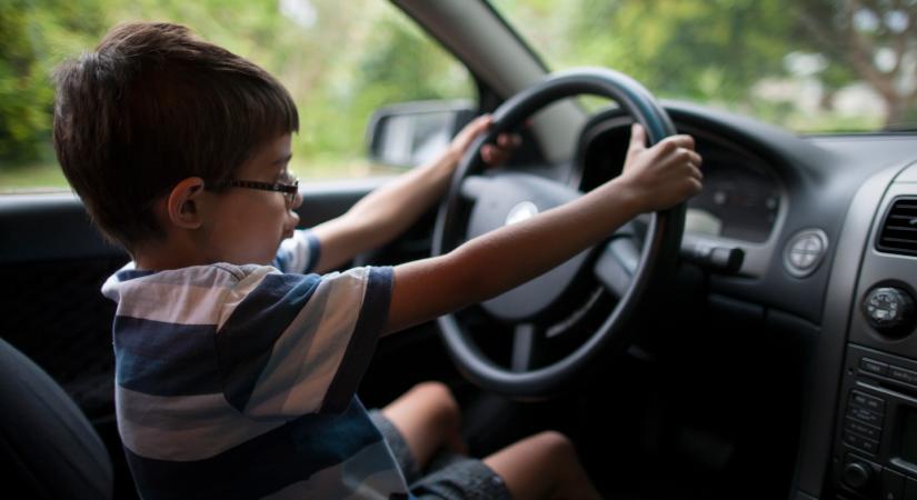 Gyerekre bízta a vezetést, letartóztatták