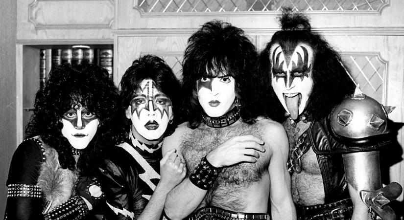 „Szét fogja rúgni a kib*szott seggedet!” – Akciósztár készít filmet a legendás KISS zenekarról