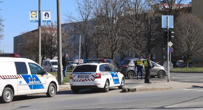 Ez a balesetek napja: két autó ütközött össze a Budai vámnál