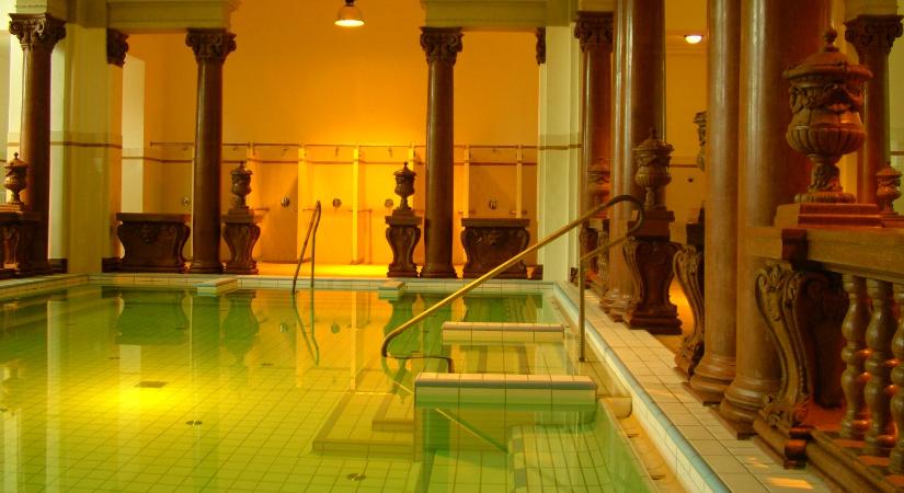 Olyan sok nyugdíjas fürdőkedvezmény van Budapesten, hogy érdemes összefoglalni