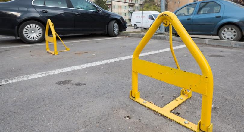Lakónegyedi parkolók: aki nem fizet, búcsút inthet a helyének