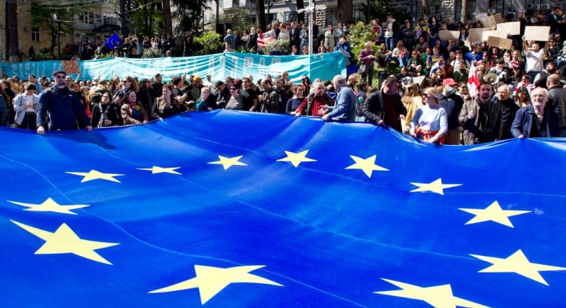 Mutatjuk, kik az uniós források legnagyobb befizetői és kedvezményezettjei