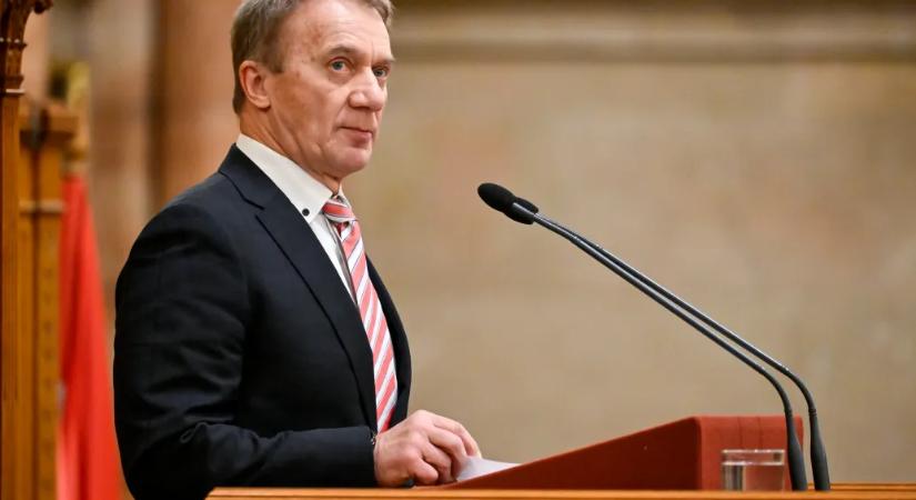 A bíróság ismét kimondta: az Államadósság Kezelő Központnak ki kell adnia a kínai gigahitel részleteit