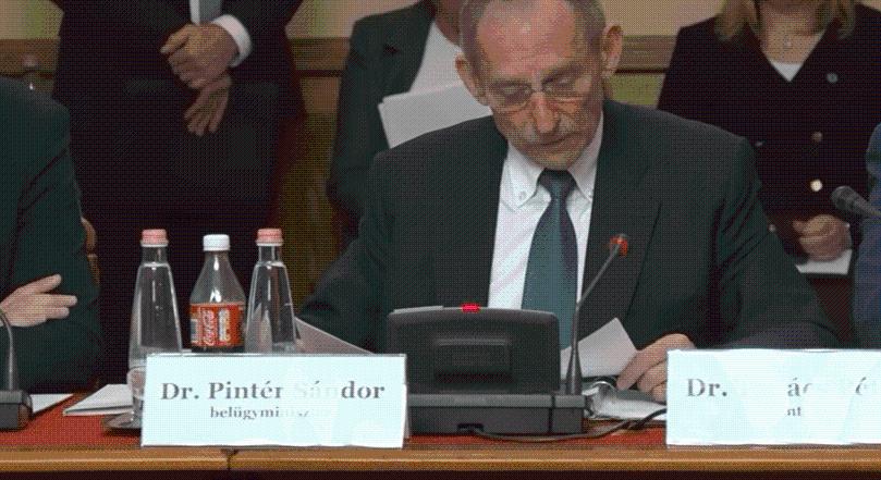 Kábítószer ellenes harc művészi szinten: Pintér Sándor megtiltaná a drogok említését bizonyos művekben