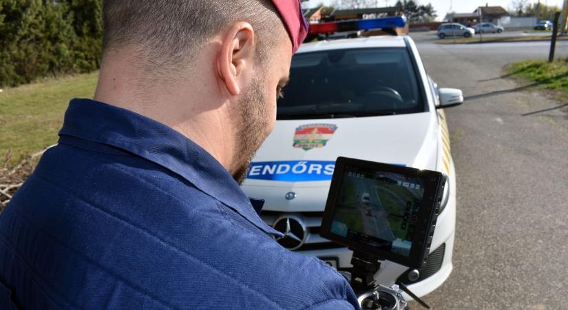 Több mint 400 autóst figyeltek meg drónnal a rendőrök Nagyatádnál