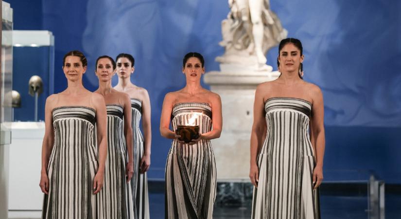 Már lobog a téli olimpia lángja – videó