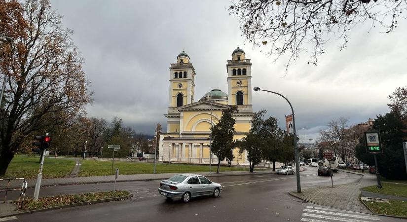 Sötétségbe borult Eger - csúnya felhők érkeztek a város fölé