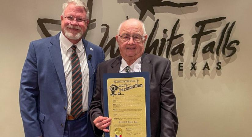 95 éves és buszt vezet