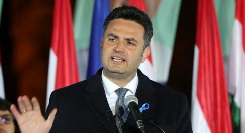 Sötétben tartott szerencsétleneknek nevezte a magyar nyugdíjasokat Márki-Zay Péter, aki szobrot emelne Magyar Péternek