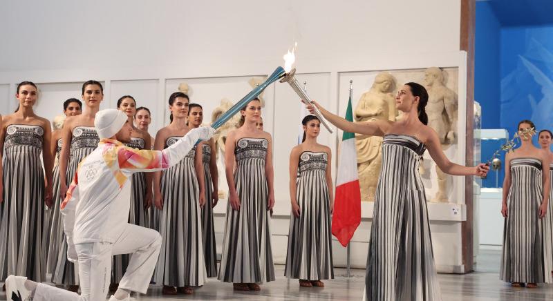 Fellobbant a téli olimpia lángja