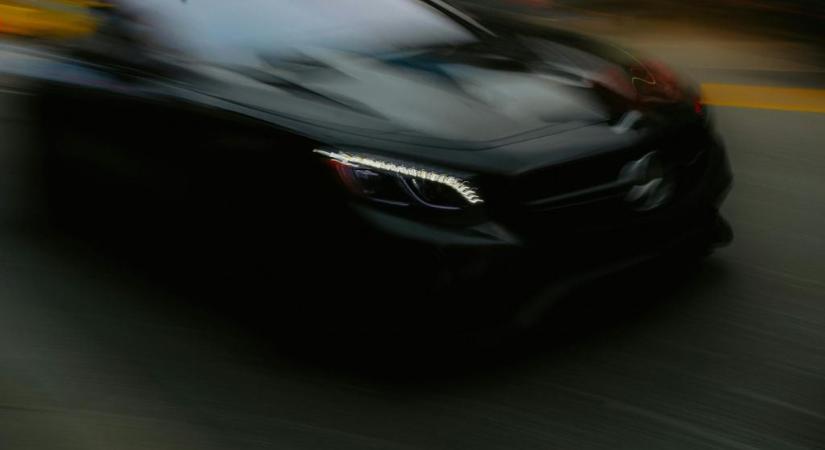 Őrült száguldozás az utakon: itt vannak a legextrémebb gyorshajtások, egy autós 214 km/órával repesztett