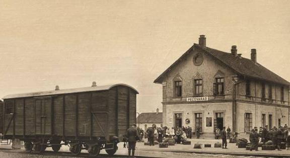 MÁLENKIJ ROBOT 80 vándortárlat megnyitója