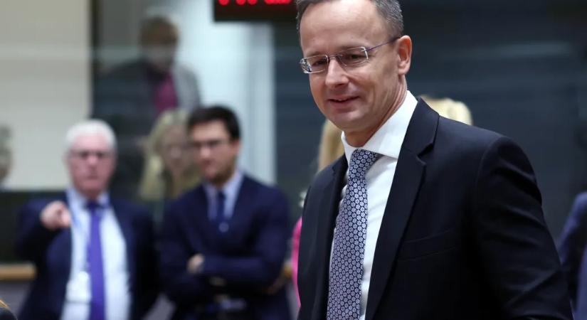 A bosnyák honvédelmi miniszter megtagadta, hogy Szijjártó Péter katonai géppel leszálljon Banja Lukában