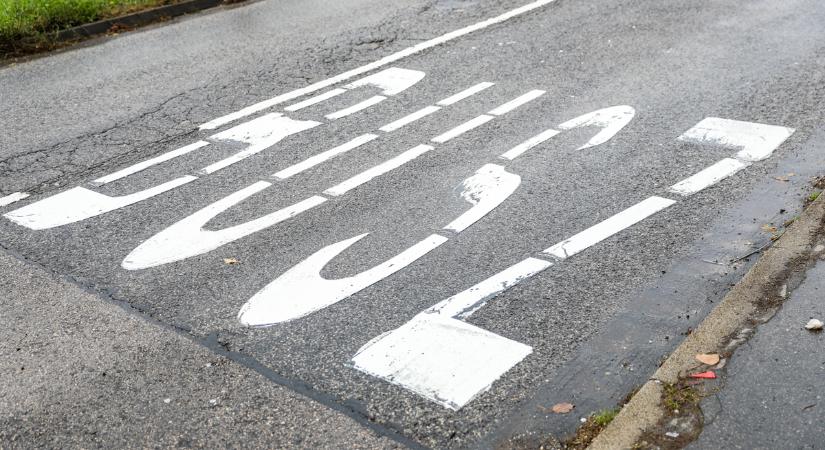 Egy buszsáv kedvéért több száz ember életét nehezítette meg a főváros Kőbányán