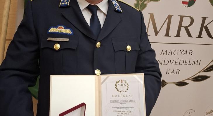 Emlékérmet kapott a szolgálatparancsnok 