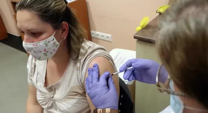 Ingyenesen igényelhető országszerte a koronavírus elleni oltás