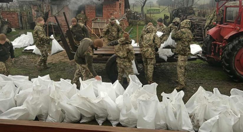 Katasztrófa fenyeget: víz alá kerülhet a magyar település – megkezdődött a lakosság kitelepítése