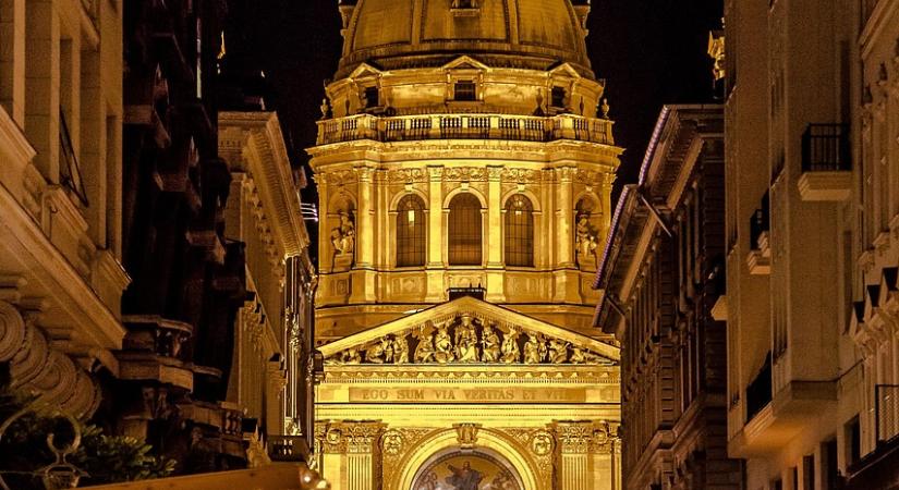 Még a Mikulás hazájából is érkeznek kürtöskalácsot enni – rekordévet hozhat az ünnepi szezon Budapesten