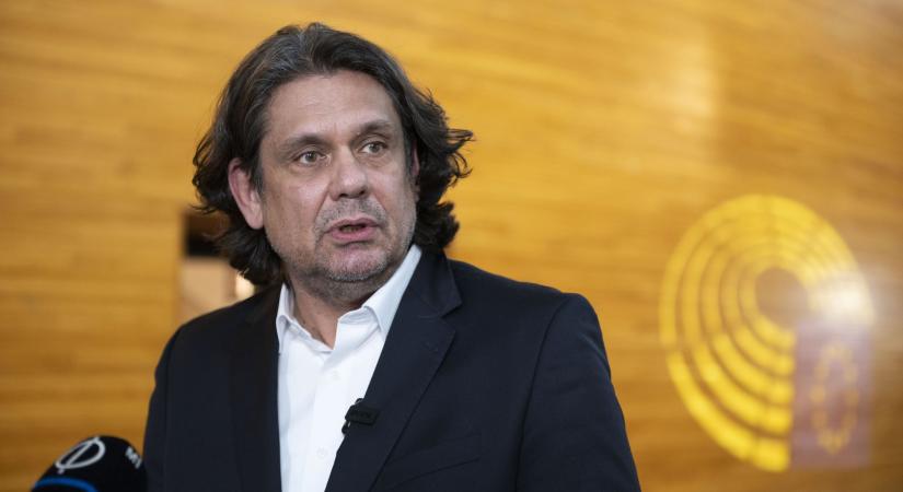 Az EP háborúpárti többsége még a béke szót is törölte a mai vitára – jelentette ki Deutsch Tamás