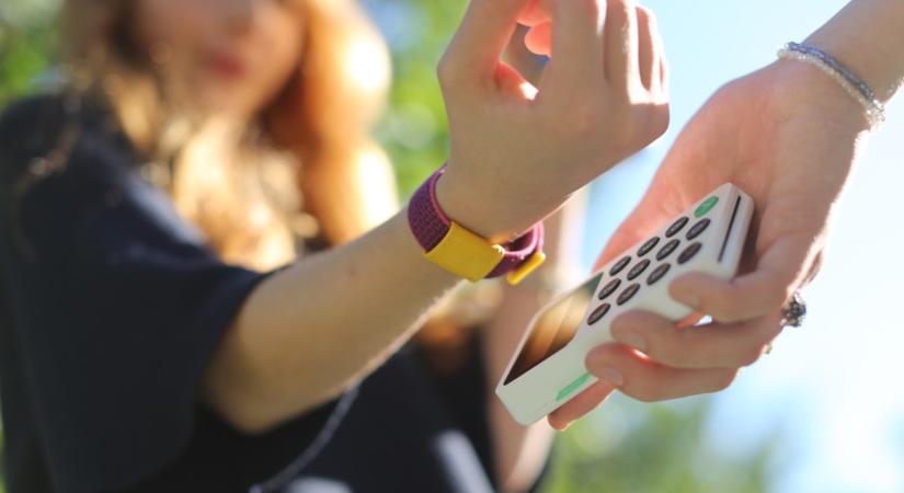 Már karkötővel és gyűrűvel is fizethetnek a Gránit Bank ügyfelei