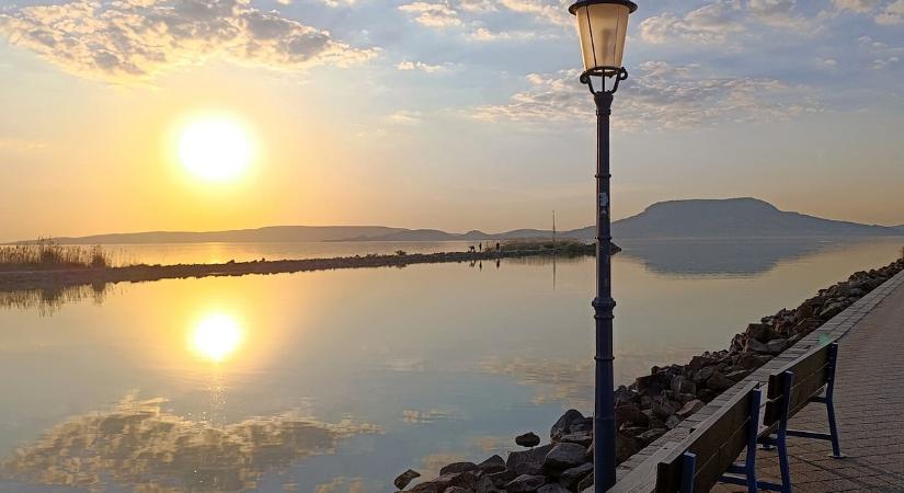 Felháborodtak a helyiek: balatoni kilátás és szabadstrand helyett rejtélyes lakóparkot kapnak