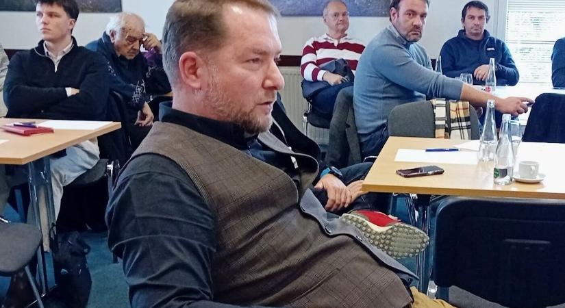 Ha égig érő máglyákat raknánk, talán észrevennék az illetékesek, hogy óriási a baj – mondja a kürti szőlősgazda