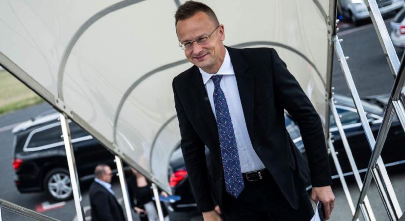 Telex: a bosnyák védelmi miniszter megtagadta Szijjártó Péter katonai gépének leszállását