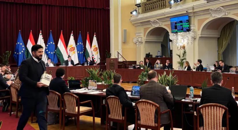 Fővárosi Közgyűlés: a Tisza ajándékot kapott a Fidesztől, új rend jöhet és Üllői úton és a Petőfi hidat is felújítanák