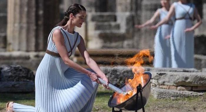 Ismét fellobbant az olimpiai láng