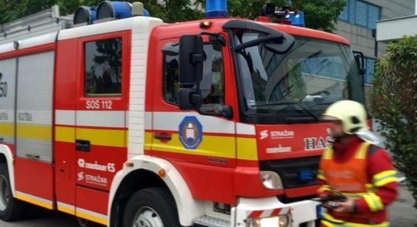 Lángra kapott menet közben a tehervonat, leállt a vasúti forgalom