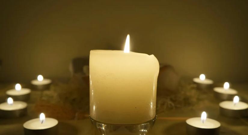 Rövid, gyors lefolyású betegség után elhunyt a színész: családja az ágya mellett állt