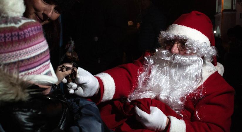 Idén is felbukkan a díszes tűzoltóautón érkező Mikulás – mutatjuk az útvonalát és az időpontot!