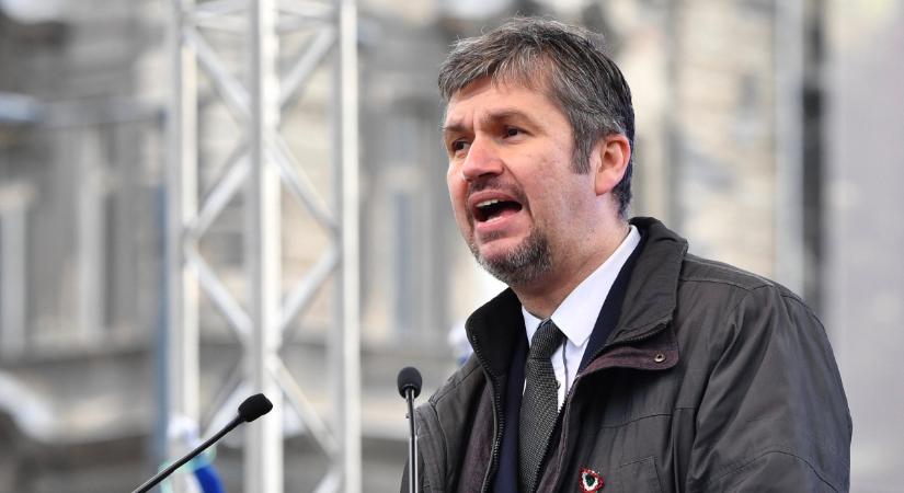 Betelt a pohár: feljelentették Hadházy Ákost