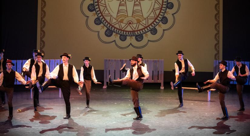 Oklevél mellé forrásokat is kapott a győri táncegyesület