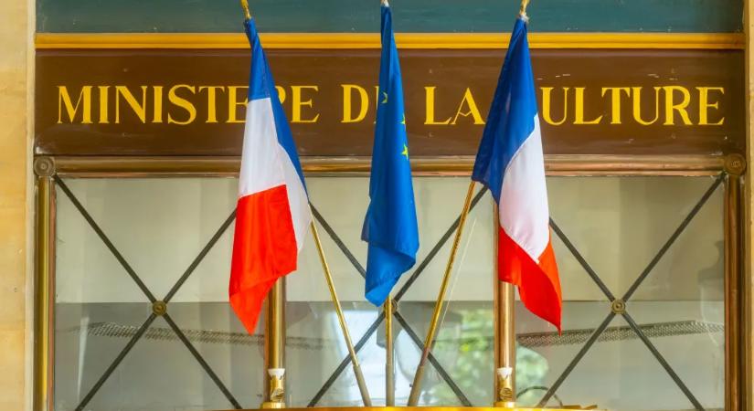 Kétszáznál is több nő állítja, hogy egy francia köztisztviselő vízhajtóval mérgezte őket az állásinterjún