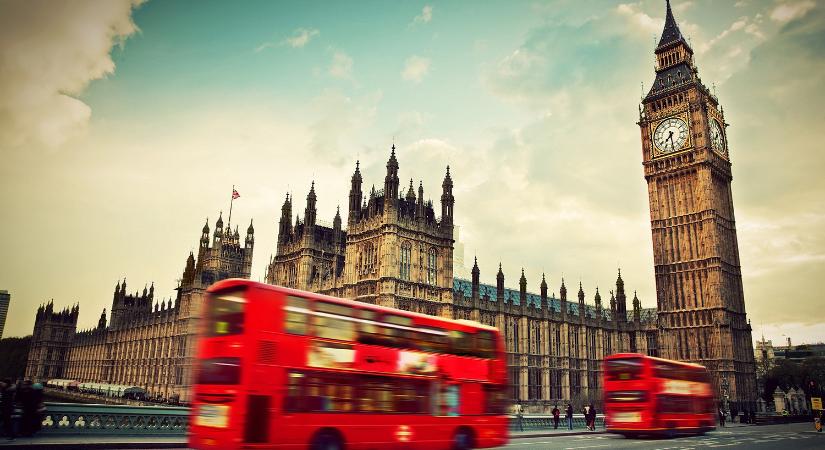 Káoszba fulladt a brit költségvetés várva várt bemutatása