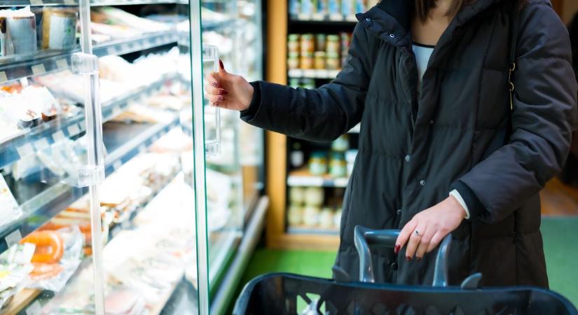 Fagyoskodnak a vásárlók a népszerű fehérvári áruházban - válaszokat kerestünk