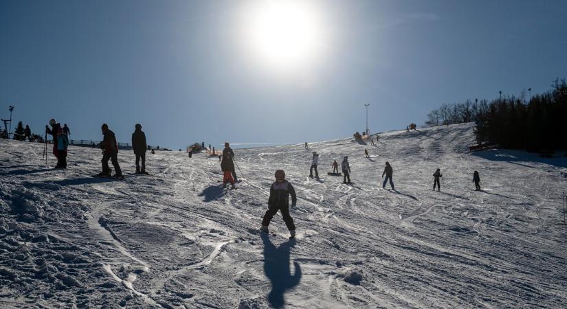 Rengeteget bukhatunk a síszezonban, ha rosszul váltunk devizát – itt a valódi olcsó megoldás