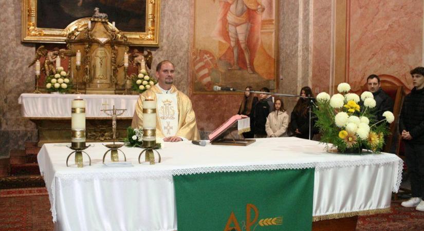 Búcsúmisével köszönt el a hevesi hívektől Liga Konrád atya