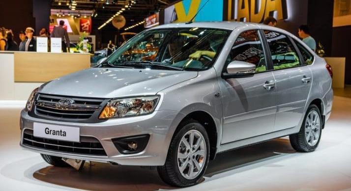 Agonizál az orosz autópiac – Súlyos szigorítások várnak a vásárlókra