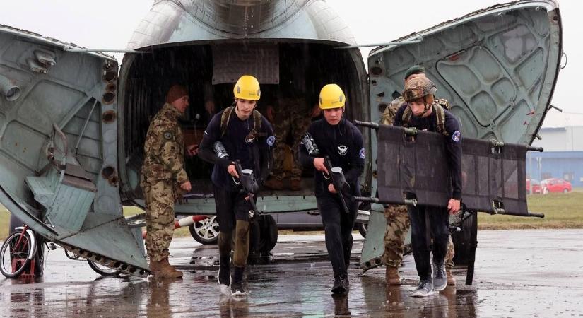 Mostoha körülmények között zajlott a honvédelmi járőrverseny Pápán (galéria  videó)