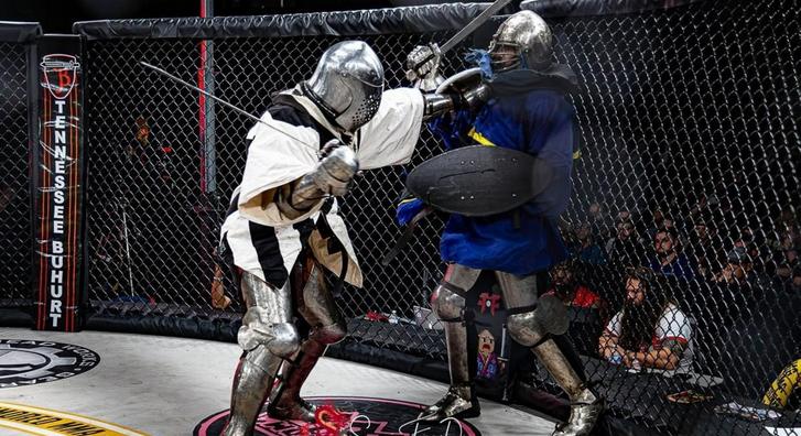 Élő középkori csaták, ilyen a páncélos ketrecharc különös világa