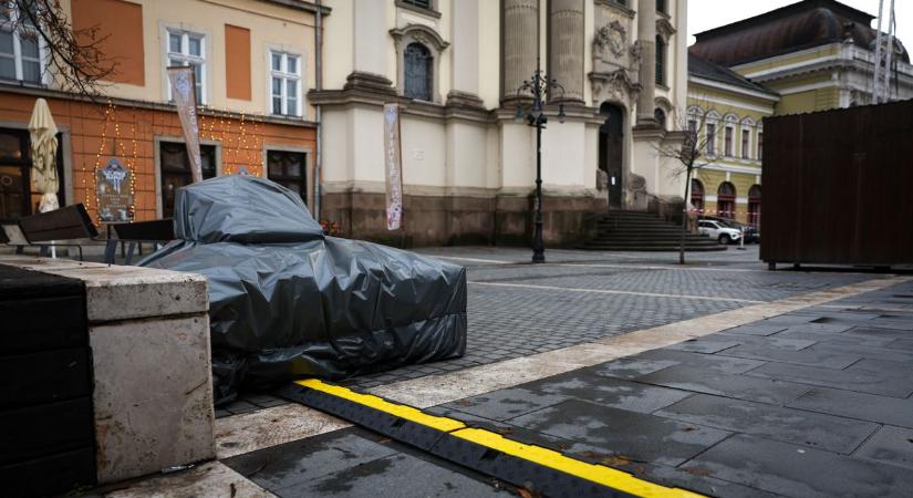Amit a Dobó téren fotóztak, attól sokaknak borsódzik a háta, utánajártunk, mi történt
