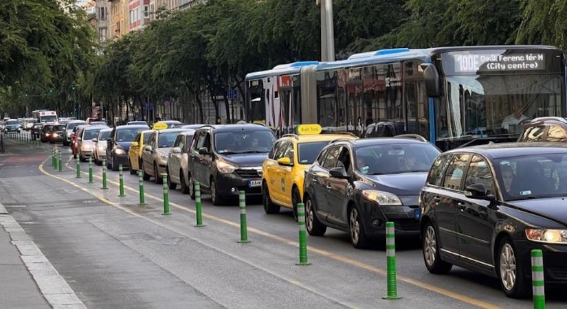 Még Karácsony is megszavazta saját karóinak eltávolítását