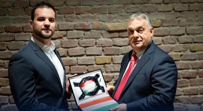 Orbán Viktor elképesztő ajándékot kapott Kapu Tibortól