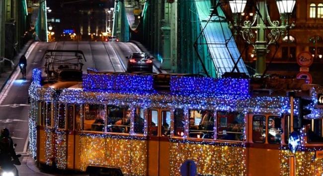 Advent: pénteken indítja útjára ünnepi fényflottáját a BKV a fővárosban