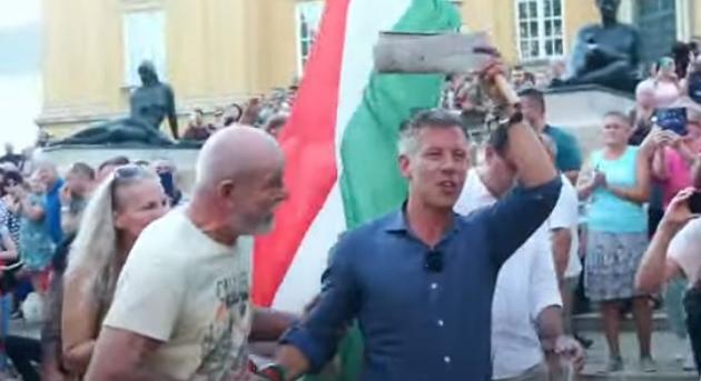 A Debreceni Törvényszék megtiltotta a fideszes lapoknak, hogy poloskázzák Magyar Pétert