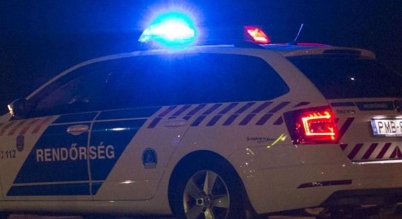 Az árokban kötött ki egy autó a 25-ös főúton