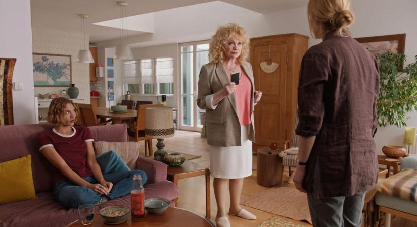 Szenvedélyes nők: Herendi elhozta a moziba a középszerű tévézés élményét