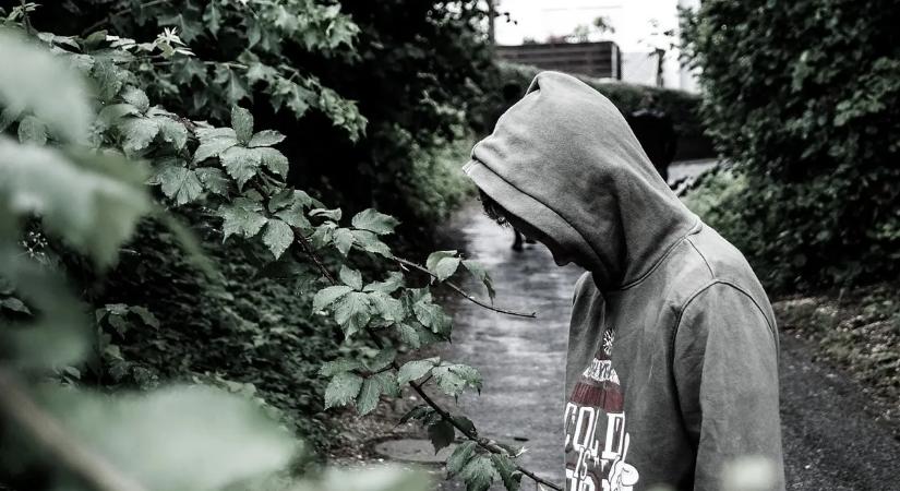 "Gyorsabban tönkretesz, mint bármi": az egykori drogfüggő fiatal figyelmeztet a kábítószer veszélyeire